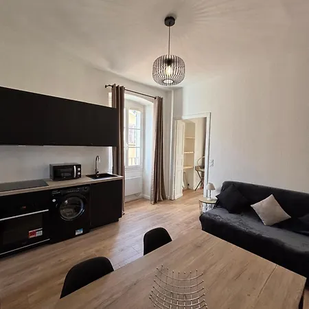 Magnifique Grand T3 Refait A Neuf En 2025 Plein Centre 13 Cours Paoli Wifi Ecran Plat Lave Linge 6 Couchages Apartment