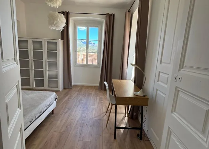 Magnifique Grand T3 Refait A Neuf En 2025 Plein Centre 13 Cours Paoli Wifi Ecran Plat Lave Linge 6 Couchages