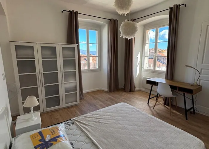 Magnifique Grand T3 Refait A Neuf En 2025 Plein Centre 13 Cours Paoli Wifi Ecran Plat Lave Linge 6 Couchages Apartment