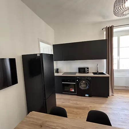 Magnifique Grand T3 Refait A Neuf En 2025 Plein Centre 13 Cours Paoli Wifi Ecran Plat Lave Linge 6 Couchages *