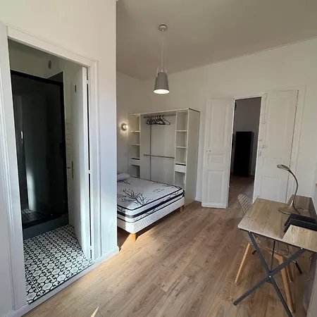 Magnifique Grand T3 Refait A Neuf En 2025 Plein Centre 13 Cours Paoli Wifi Ecran Plat Lave Linge 6 Couchages *