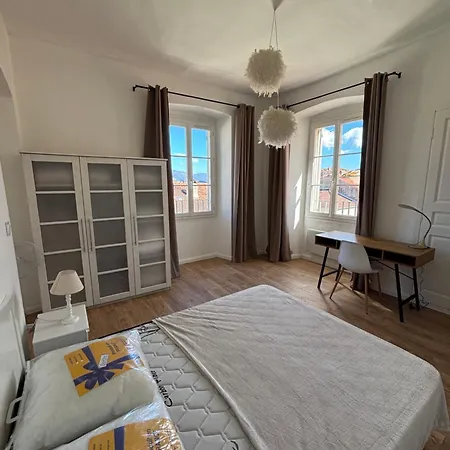 Magnifique Grand T3 Refait A Neuf En 2025 Plein Centre 13 Cours Paoli Wifi Ecran Plat Lave Linge 6 Couchages Apartament