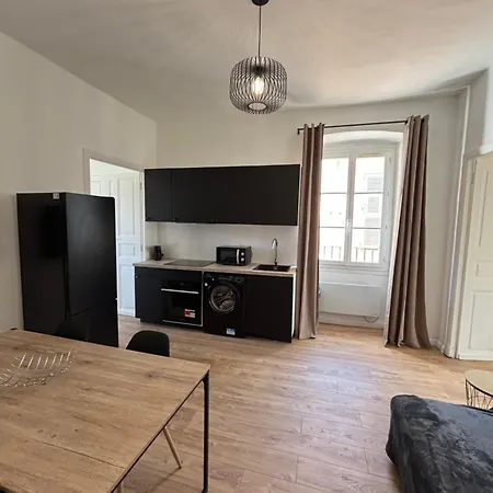 Magnifique Grand T3 Refait A Neuf En 2025 Plein Centre 13 Cours Paoli Wifi Ecran Plat Lave Linge 6 Couchages