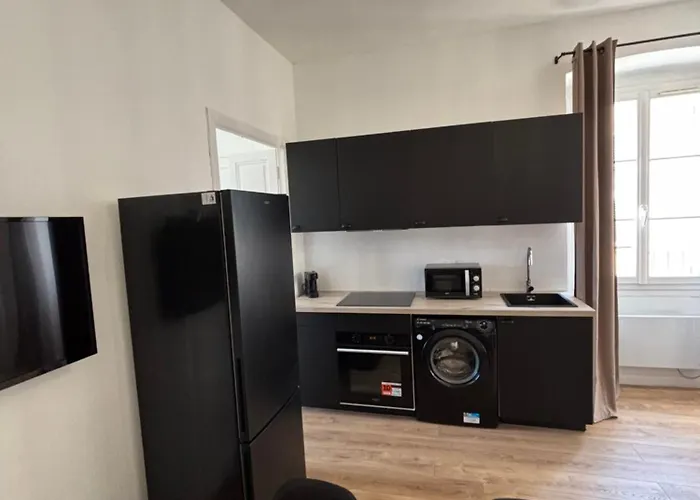 Magnifique Grand T3 Refait A Neuf En 2025 Plein Centre 13 Cours Paoli Wifi Ecran Plat Lave Linge 6 Couchages *