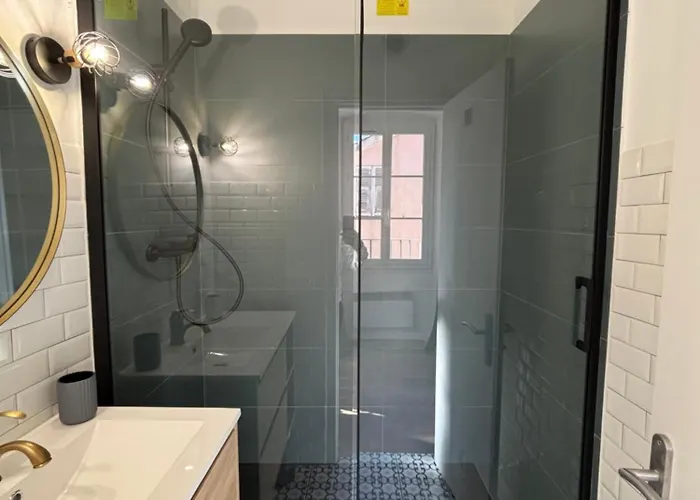 Magnifique Grand T3 Refait à Neuf En 2025 Plein Centre 13 Cours Paoli Wifi écran Plat Lave Linge 6 Couchages Appartamento *