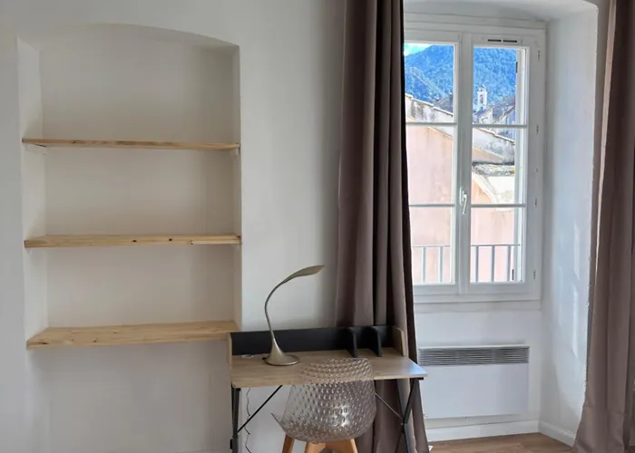 Magnifique Grand T3 Refait A Neuf En 2025 Plein Centre 13 Cours Paoli Wifi Ecran Plat Lave Linge 6 Couchages *