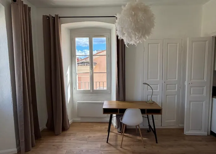 Magnifique Grand T3 Refait A Neuf En 2025 Plein Centre 13 Cours Paoli Wifi Ecran Plat Lave Linge 6 Couchages * Corte (Corsica)