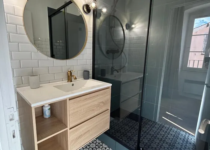 Magnifique Grand T3 Refait à Neuf En 2025 Plein Centre 13 Cours Paoli Wifi écran Plat Lave Linge 6 Couchages