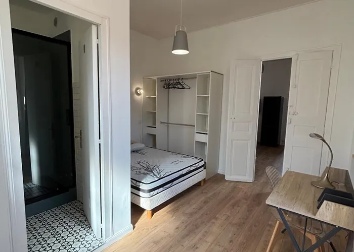 Magnifique Grand T3 Refait à Neuf En 2025 Plein Centre 13 Cours Paoli Wifi écran Plat Lave Linge 6 Couchages *