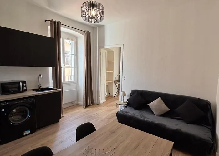 Magnifique Grand T3 Refait A Neuf En 2025 Plein Centre 13 Cours Paoli Wifi Ecran Plat Lave Linge 6 Couchages *